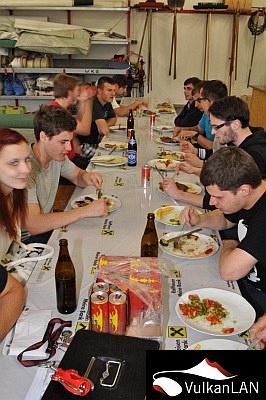 36.VulkanLAN grillen 400px